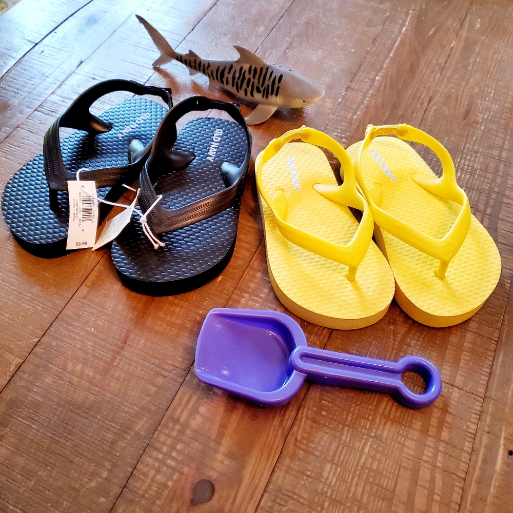 Old Navy 2 Pc Yellow & Black Flip Flop Thong Sandals Bundle -6
